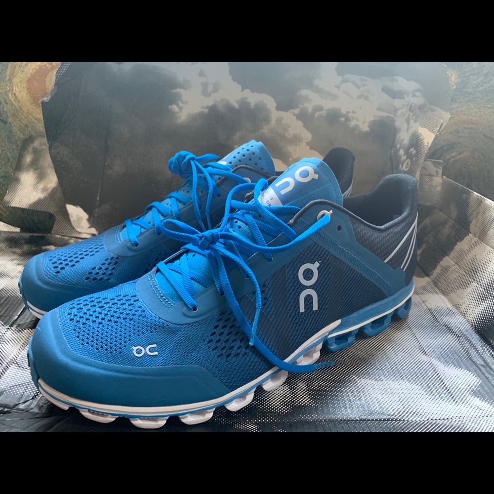 Men’s On Cloudflow Running Shoes, size 8